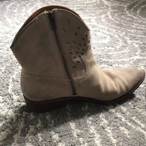 Women’s Ankle Short cowboy like boots
